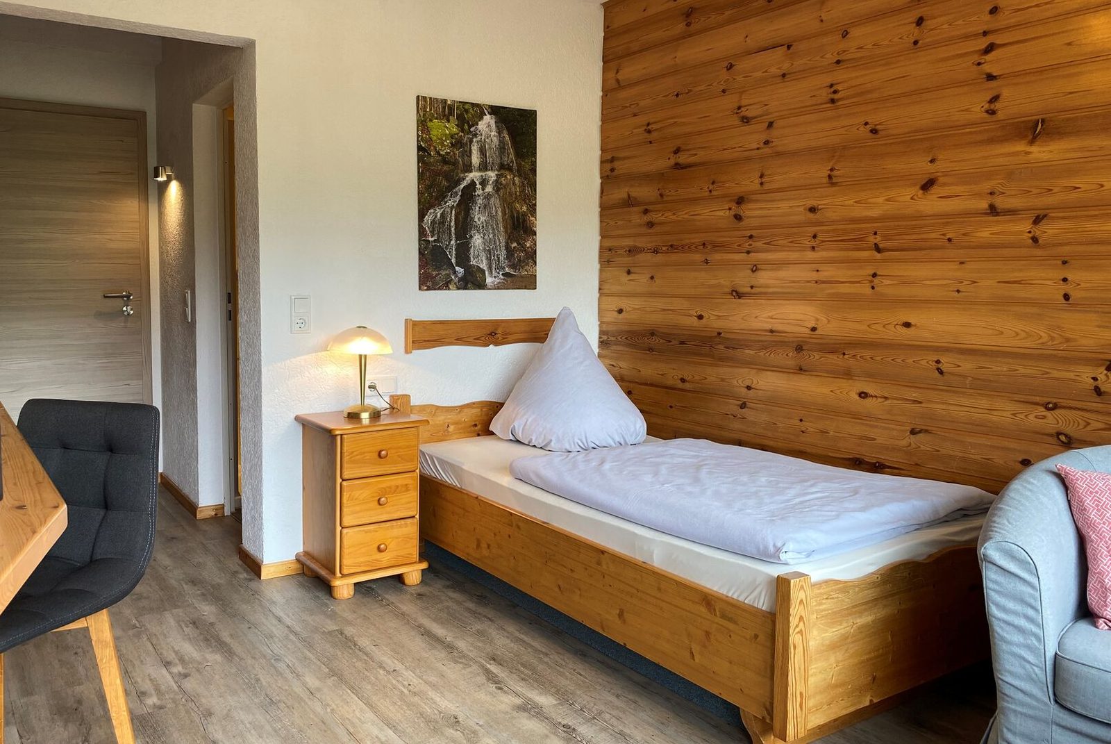 Einzelzimmer mit Balkon — Hauptansicht